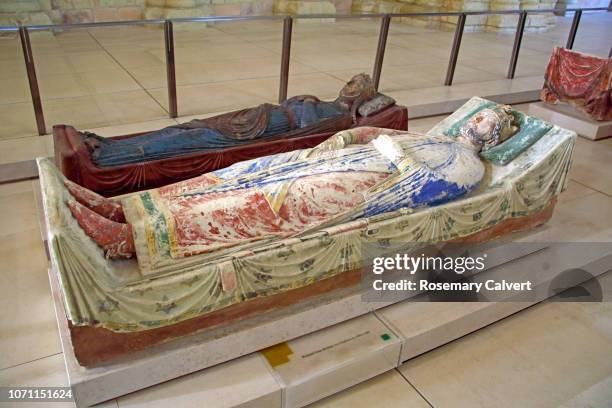 tombs of richard 1 and isabella d'angouleme. - isabella of angouleme stock pictures, royalty-free photos & images