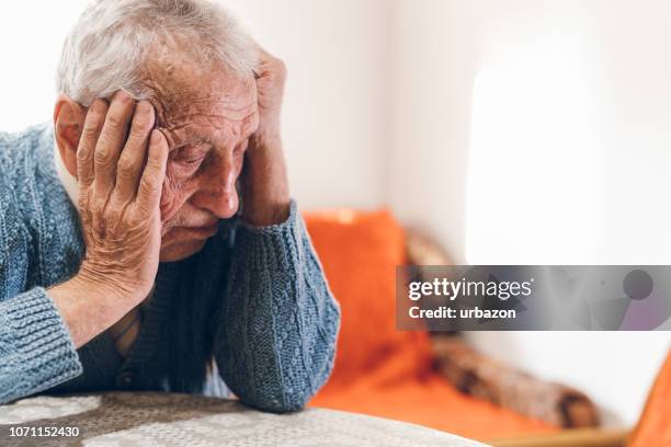 sad senior man thinking about life - alzheimer imagens e fotografias de stock