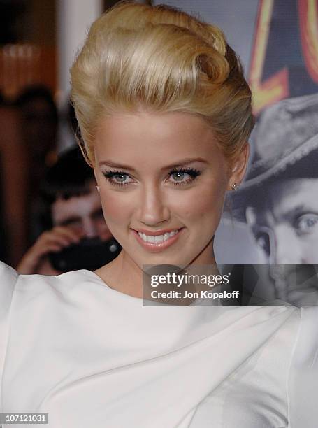 Actress Amber Heard arrives at the Los Angeles Premiere "Zombieland" at Grauman's Chinese Theatre on September 23, 2009 in Hollywood, California.