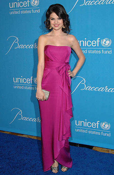 Actress Selena Gomez arrives at the 2009 UNICEF Snowflake Ball at The Beverly Wilshire Hotel on December 10, 2009 in Beverly Hills, California.