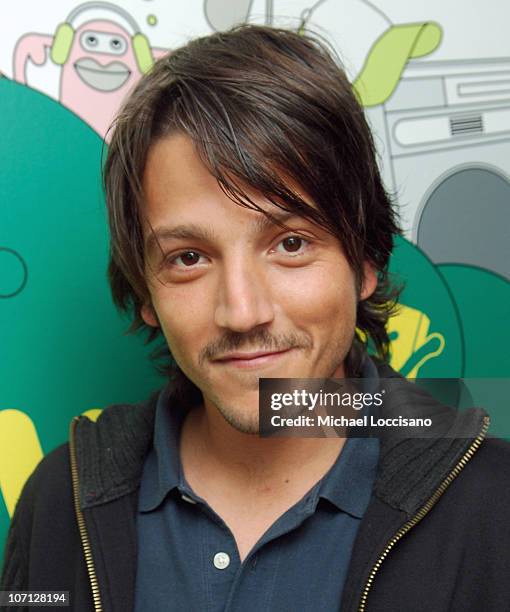 Diego Luna during Ne-Yo, Diego Luna and Obe Visit, and Jennifer Pena Guest Host MTV Tr3s' "MiTRL" - April 24, 2007 at MTV Studios - Times Square in...