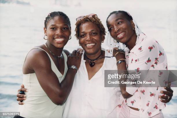 American tennis player Serena Williams and her sister Venus with their mother Oracene, Key Biscayne, Florida, 28th March 1999. The sisters have just...