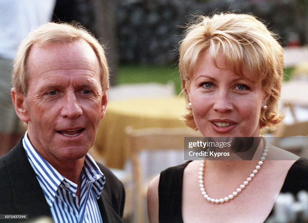 Paul Hogan and Linda Kozlowski
