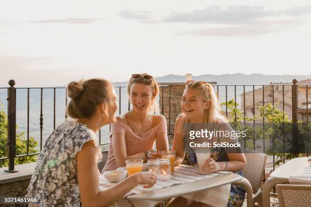friends enjoying summer - italy city break stock pictures, royalty-free photos & images