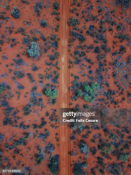 an aerial shot of the red centre roads in the australian outback - kings canyon australia stockfoto's en -beelden