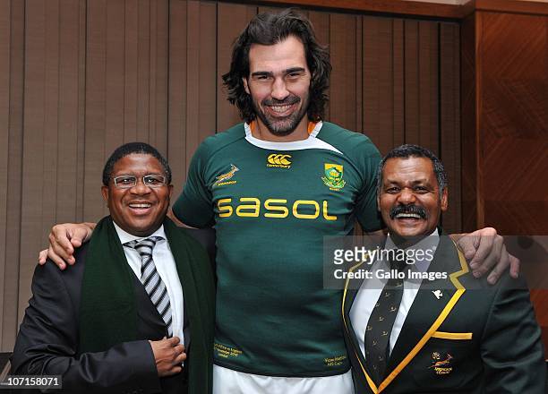 South Africa coach, Peter de Villiers and Victor Matfield with Fikile Mbalula during a team photograph session and press conference at Lancaster...
