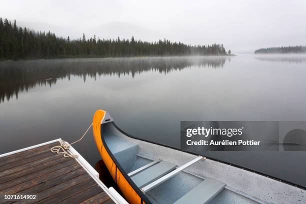 lac cascapédia, calm morning - gaspe peninsula stock pictures, royalty-free photos & images