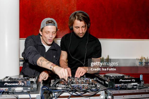 David Kurt Karl Roth and Carl Jakob Haupt alias Dandy Diary during the event 'Fecht-Olympiasiegerin fliegt mit Daimler Kunstflugass Revanche beim...