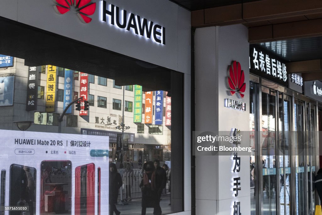 Huawei Ads in China as Tensions Rise Following CFO Meng's Arrest in Canada