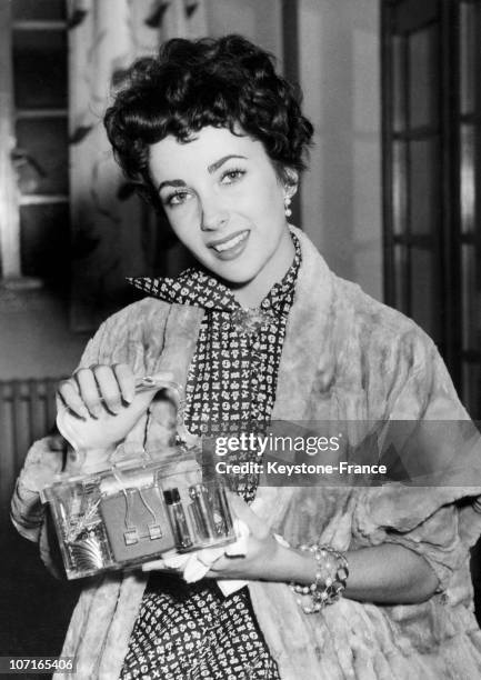 At the Savoy Hotel, screen star Liz Taylor and her plastic transparent handbag on June 20, 1951 in London, England.