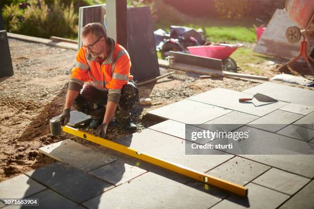 slate patio installation - paving stone stock pictures, royalty-free photos & images