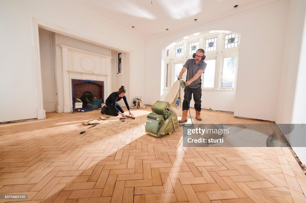 Parquet floor sanding