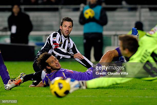Alessandro Del Piero of Juventus FC and Gianluca Comotto of ACF Fiorentina compete during the Serie A match between Juventus and Fiorentina at...