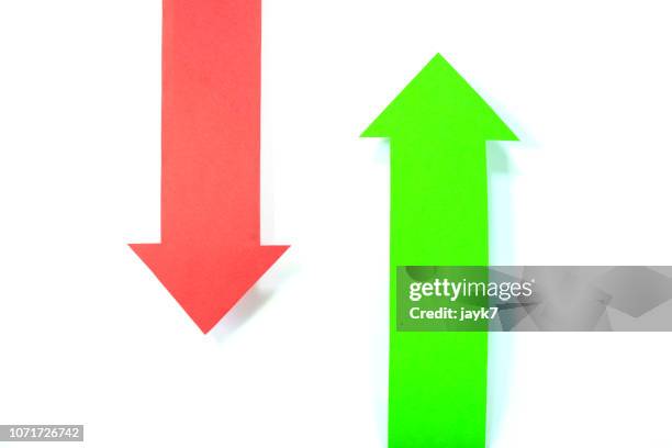 green and red arrow signs - mover para baixo - fotografias e filmes do acervo