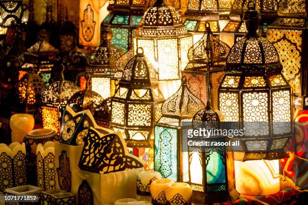 ramadan lanterns - souq photos et images de collection