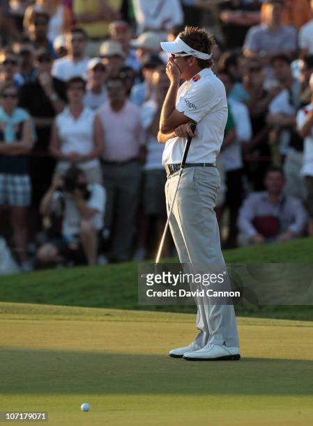 Ian Poulter of England just fails to hole this bridie putt to secure victory on the final green during the final round of the Dubai World...