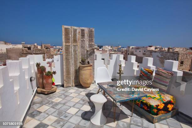 rooftop cafe - essaouira stock-fotos und bilder