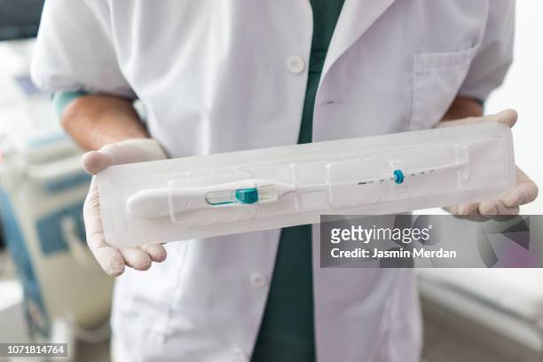 doctor in hospital holding iud - iud stock pictures, royalty-free photos & images