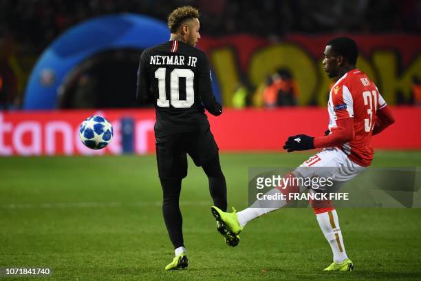 Paris Saint-Germain's Brazilian forward Neymar vies with Red Star Belgrade's Comorian forward El Fardou Nabouhane during the European Champions...