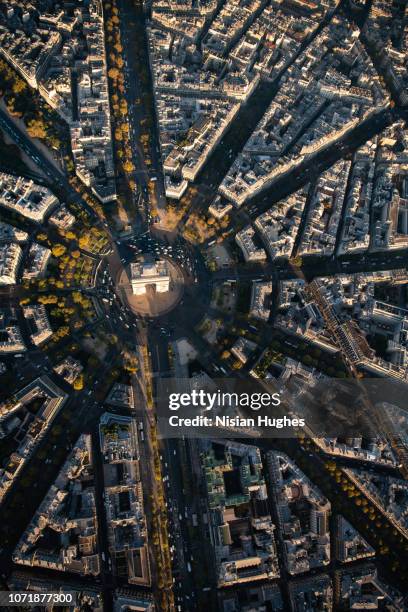 aerial flying over arc de triomphe in paris france at sunrise - arc de triomphe aerial view stock-fotos und bilder