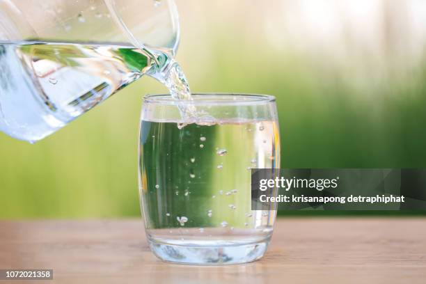 water, drinking water, glass - 2018 glasses stockfoto's en -beelden