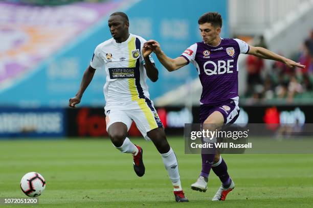 Kalifa Cisse of the Mariners controls the ball under pressure from Brandon Wilson of the Glory during the round five A-League match between the Perth...