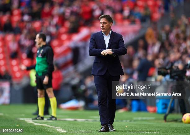 Head coach Eduardo Berizzo of Athletic Club reacts during the La Liga match between Athletic Club and Getafe CF at San Mames Stadium on November 25,...