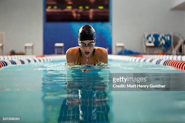 female swimmer swimming the breaststroke - natación fotografías e imágenes de stock