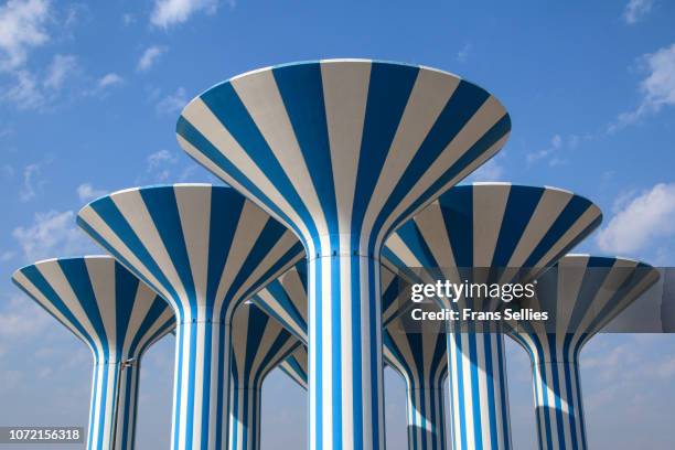 the kuwait water towers, kuwait - kuwait fotografías e imágenes de stock