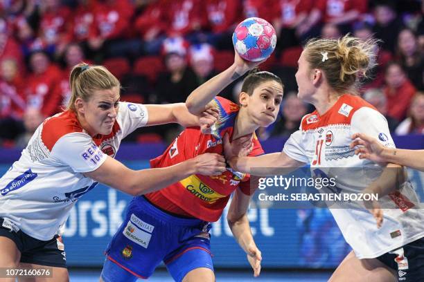 Spain's center back Alicia Fernandez Fraga vies with Norway's pivot Vilde Mortensen Ingstad during the 2018 European Women's handball Championships...