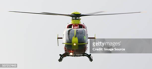 air ambulance helicopter - elicottero-ambulanza foto e immagini stock
