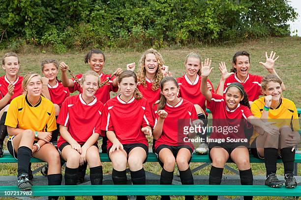 girls soccer team - soccer team stock pictures, royalty-free photos & images