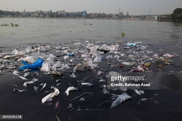 plastic pollution - pollution eau photos et images de collection