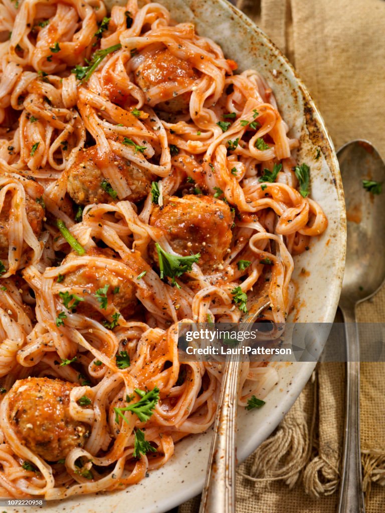 Gluten Free, baja en calorías, baja en carbohidratos Fettuccine hecho con la planta de Konjac