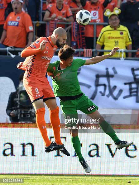 Robin Simovic Robin Simovic of Omiya Ardija and Masashi Wakasa of Tokyo Verdy... News ...