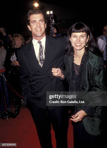 Actor Mel Gibson and wife Robyn Moore attend the "Hamlet" Westwood Premiere on December 18, 1990 at Mann Village Theatre in Westwood, California.