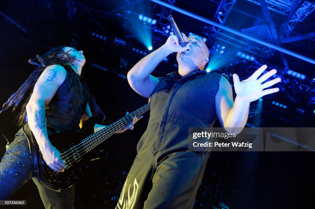 Disturbed In Concert