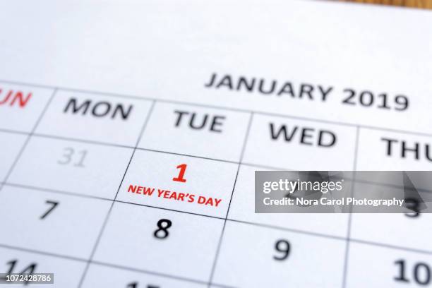 calendar indicating new year day on 1st january - 2018 calendar foto e immagini stock