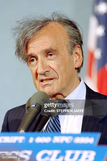 International humùan rights advocate and Nobel Laureate, Elie Wiesel speaks to an audience at the National Press Club in Washington, DC, on May 20,...