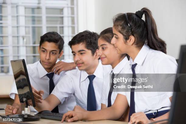 estudiantes que aprenden programación - imágenes de stock - indian politics and governance fotografías e imágenes de stock