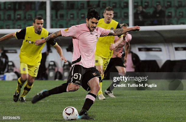 Mauricio Pinilla of Palermo scores a penalty during the Uefa Europa League Group F match between Palermo and Sparta Prague at Stadio Renzo Barbera on...