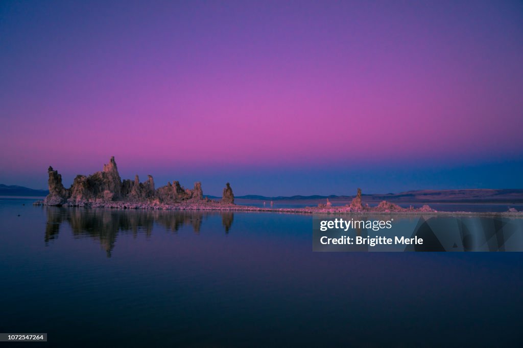 United States, California, Mono Lake at sunset, South Tufa