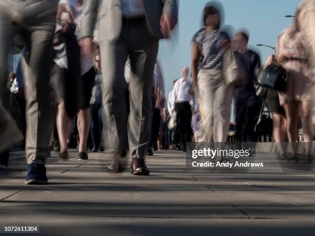 commuters walking to work - people in crowd street imagens e fotografias de stock