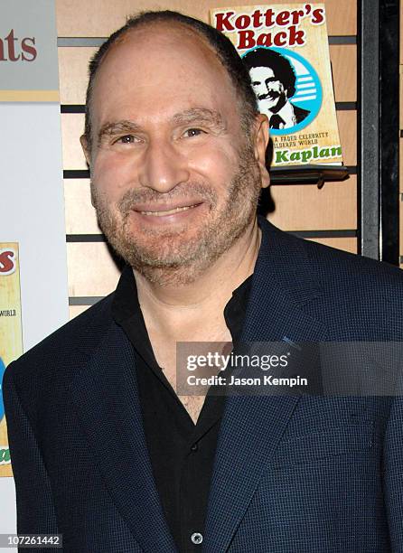 Gabe Kaplan Signs Photos And Premium High Res Pictures - Getty Images