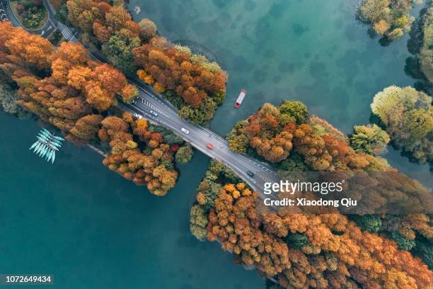 aerial view of hanghzou yanggong levve at dusk - china bridge stock pictures, royalty-free photos & images