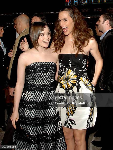 Actress Ellen Page and actress Jennifer Garner arrive at the Los Angeles premiere "Juno" at the Mann Village Theater on December 3, 2007 in Westwood,...