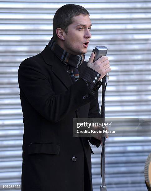 Singer Rob Thomas of Matchbox Twenty on the set of their video shoot for their new single "These Hard Times" on January 5, 2008 in Williamsburg,...