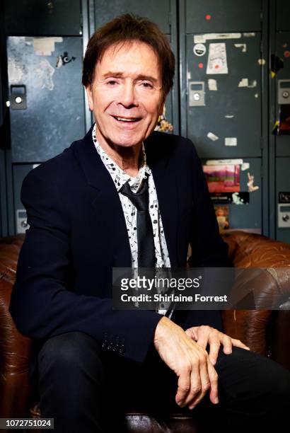 987 Sir Cliff Richard Concert Stock Photos, High-Res Pictures, Images - Getty Images