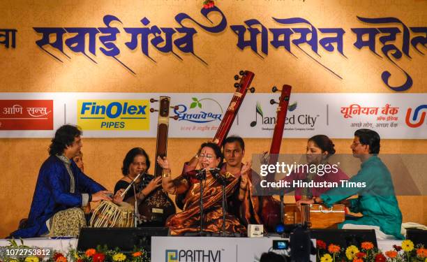 W R Parween 29 Photos & High Res Pictures - Getty Images