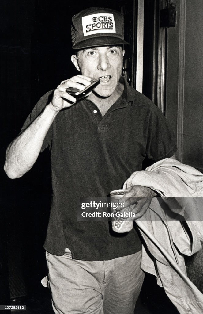 Dustin Hoffman Sighting en Route to a Performance of "Death of a Salesman" - June 21, 1984